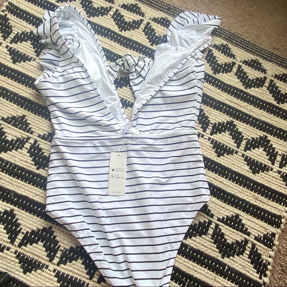Cupshe Other - Cupshe new with tags bathing suit